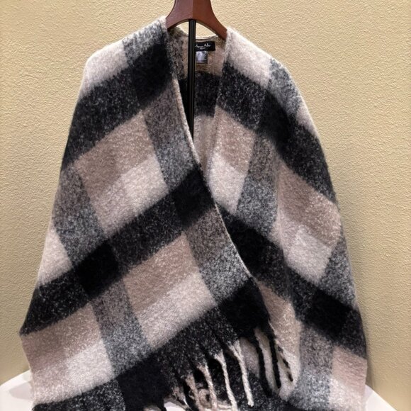 🩵Poncho Shrug Cape Marcus Adler New York Plaid One Size Fits All - Picture 2 of 7